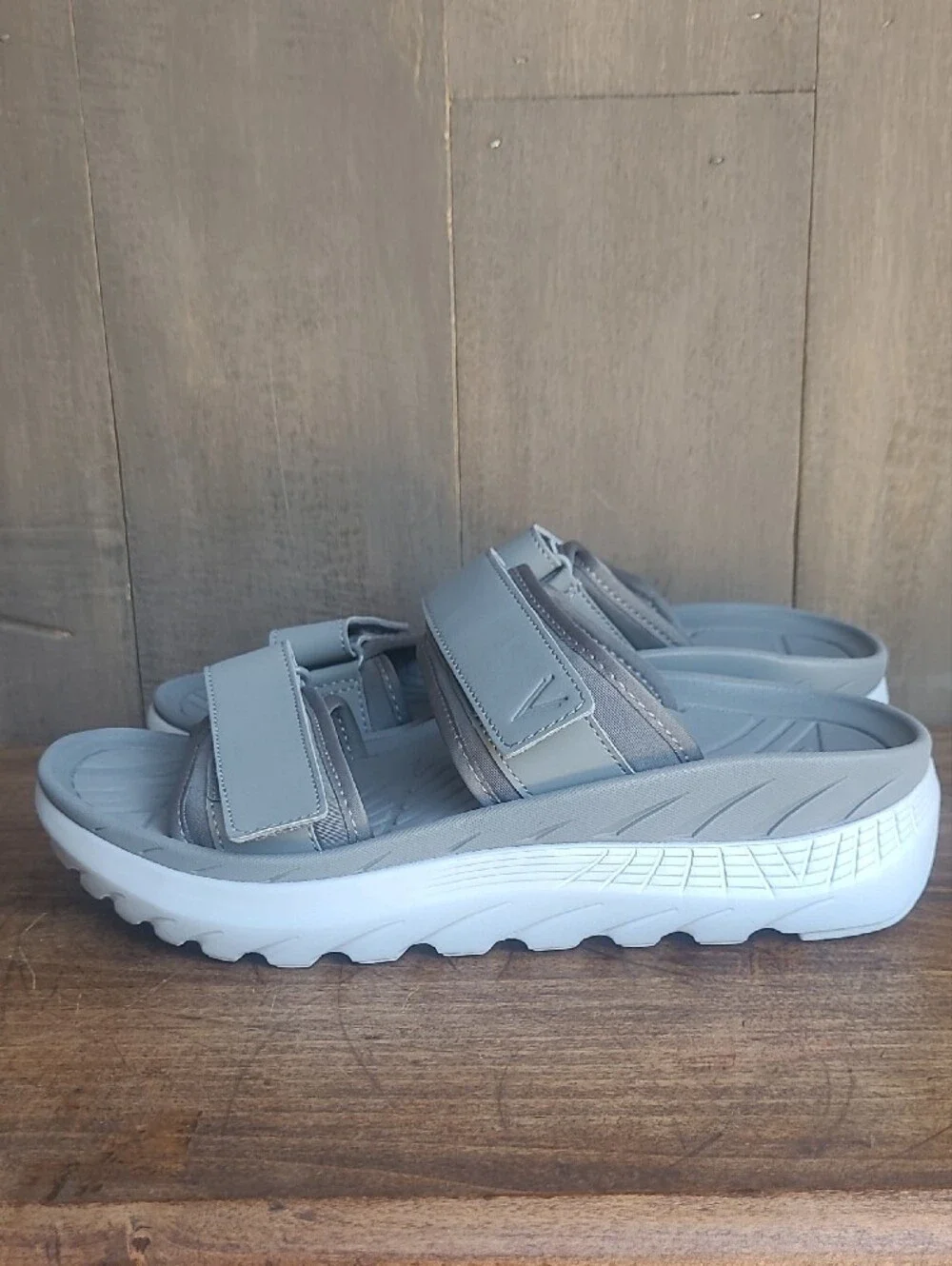EUC Vionic Sandals Women's 8 Renewal Slide Grey Orthotic Platform Sandal